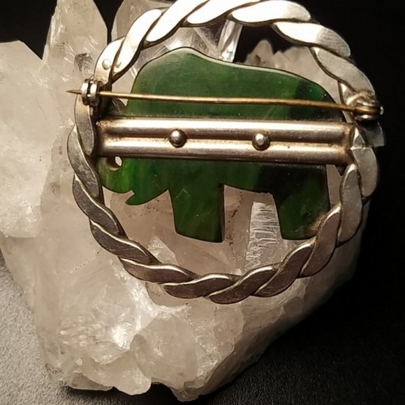 Vintage Carved Marbled Green Bakelite Elephant Brooch - Picture 4 of 4